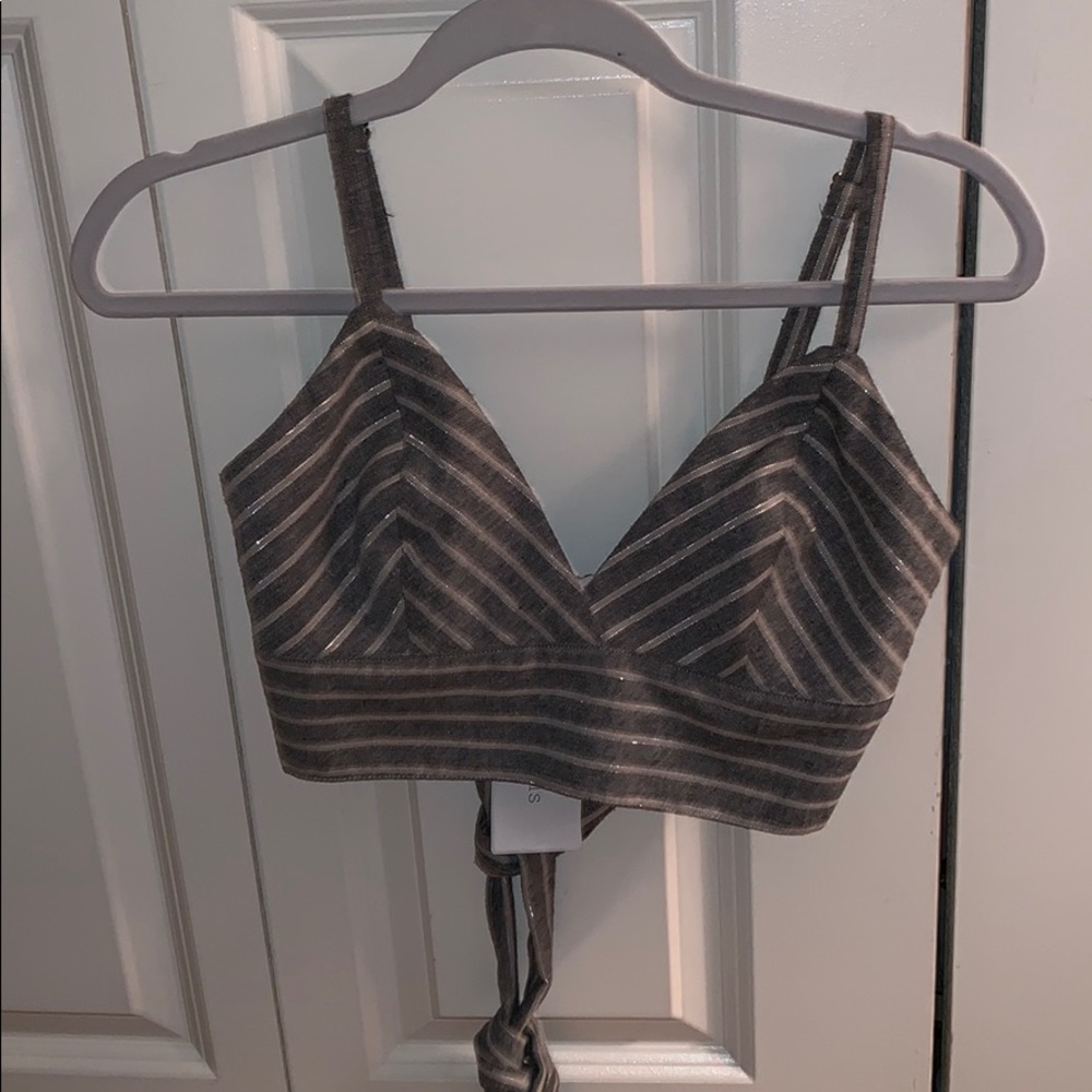 Small crop top- tie back Lucy Paris